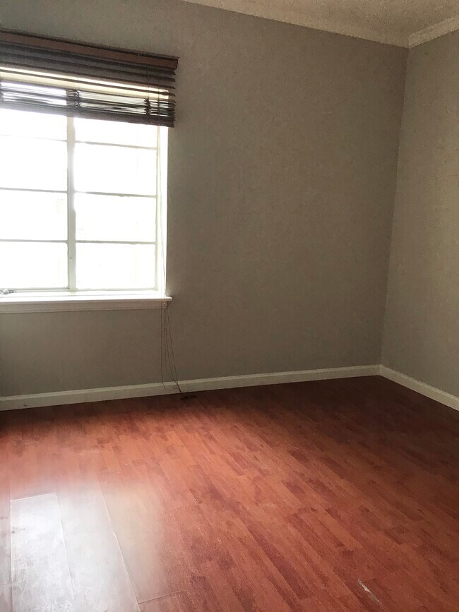 Foto del edificio - 2035 N Vermont Ave