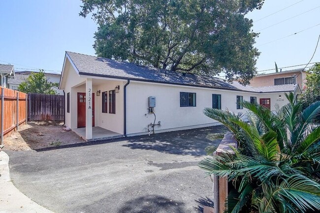 Photo - 2121-2123 Glenada Ave House