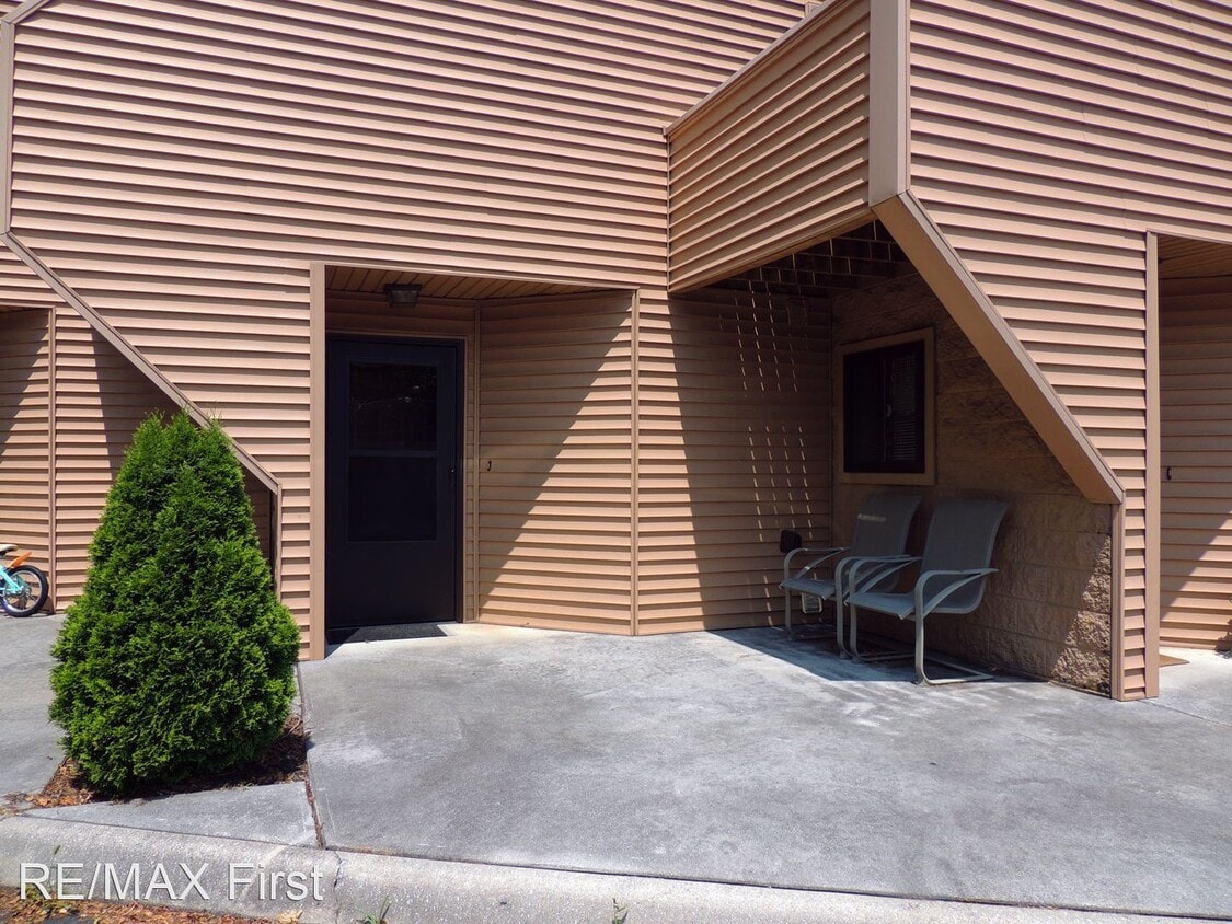 Primary Photo - 2 br, 1.5 bath House - 128 Olympia Dr.