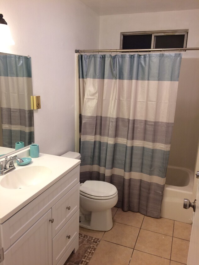 Baño - 134 N Willow St Apt 3