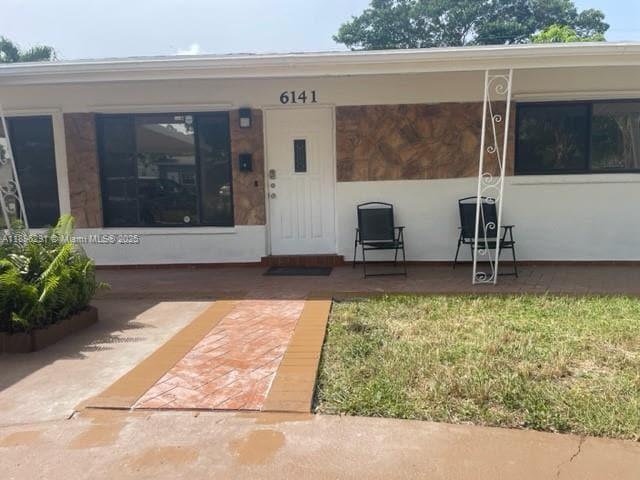 Foto principal - 6141 Wiley St