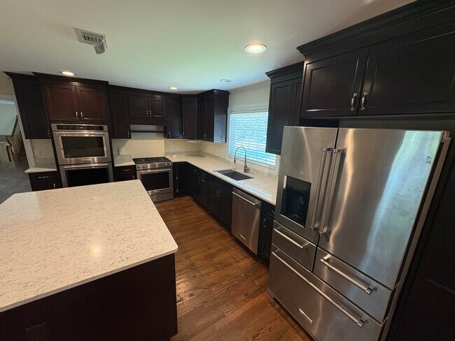 Building Photo - 831 Legare Rd SW