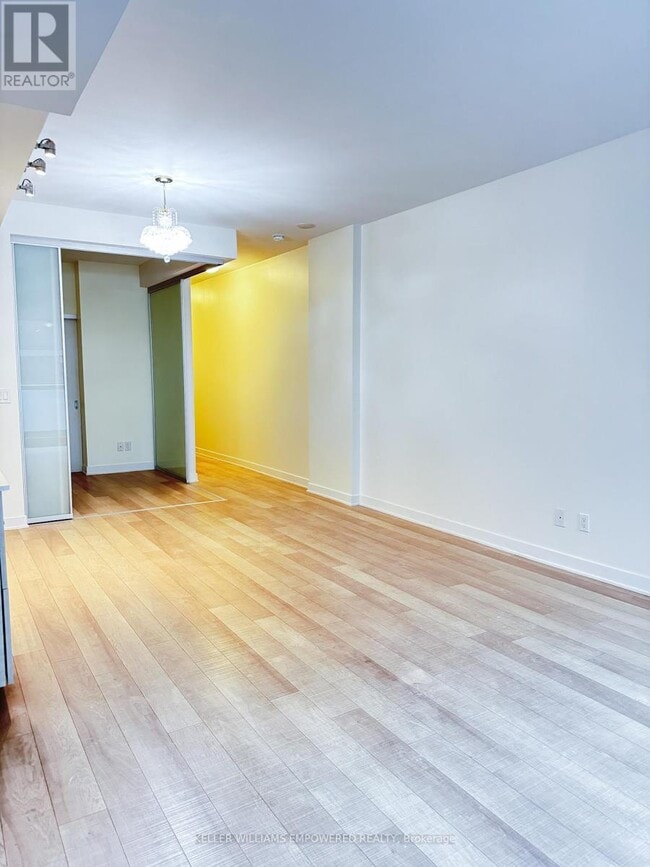 Building Photo - 210 Simcoe St