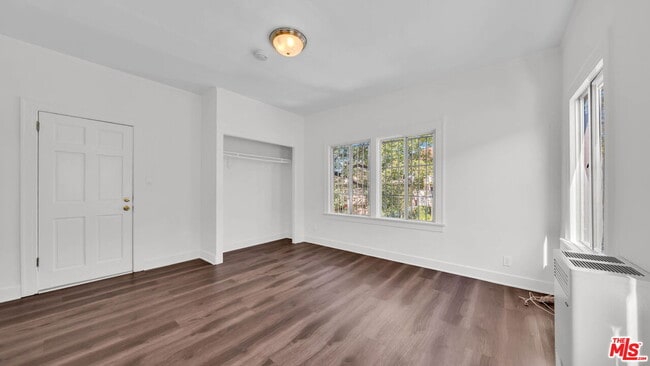 Foto del edificio - 806 W 40th Pl