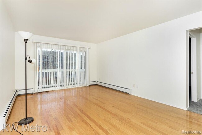 Foto del edificio - 2425 Torquay Ave