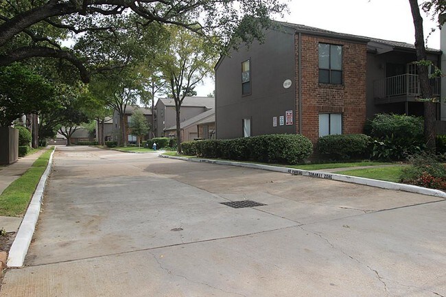 Foto del edificio - 1201 Bering Dr