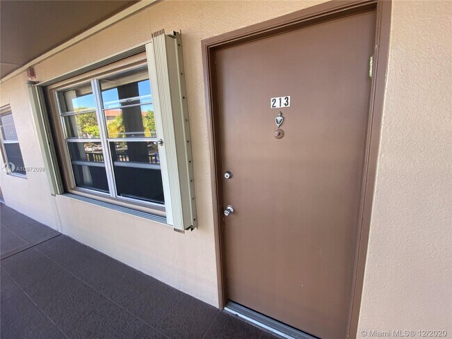 Foto del edificio - 13550 SW 6th Ct