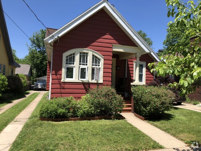 Nice little bungalow downtown! - 1934 E Mifflin St