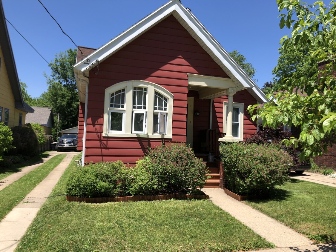 Nice little bungalow downtown! - 1934 E Mifflin St