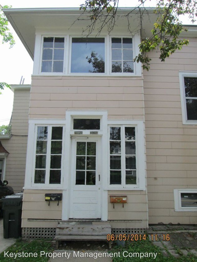 Primary Photo - 202 E Bloomington St