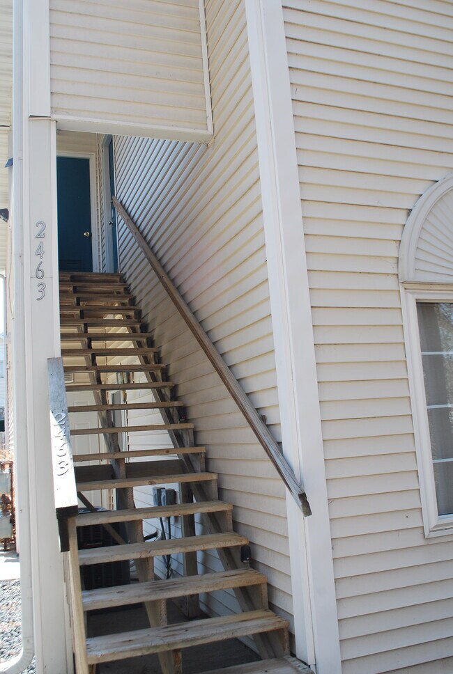 Back Stairs - 2463 Patricia Dr