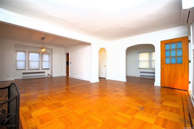 Building Photo - 100-11 70th Ave
