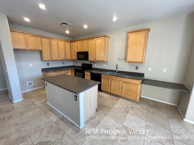 Foto del edificio - 3,000 + 5 Bed, 3.5 Downstairs Master w/Gat...