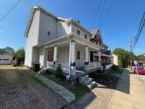 Building Photo - 438 Parker St