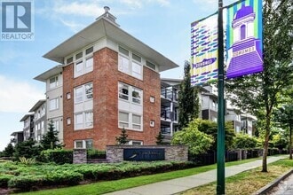 Building Photo - 6888-6888 Southpoint Dr