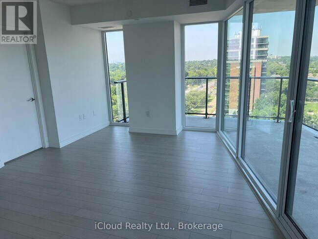 Photo du bâtiment - 4010 Eglinton Ave W