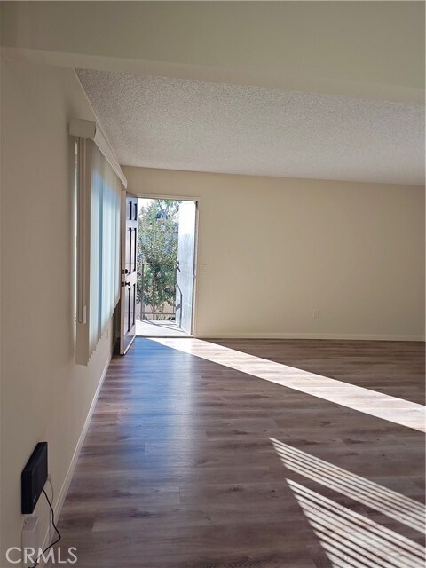 Foto del edificio - 15911 La Forge St