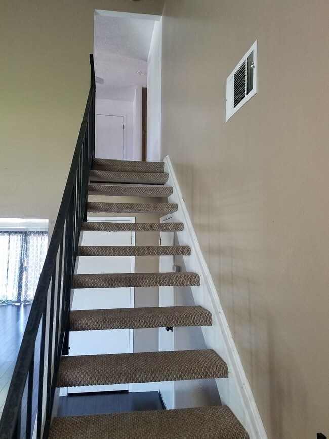 Foto del edificio - 3 br, 2 bath House - 2050 Davis Street
