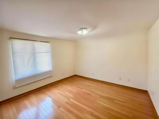 Foto del edificio - 227 Sunshine Dr