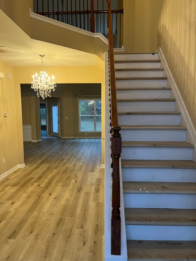 Building Photo - 5745 Weddington Dr