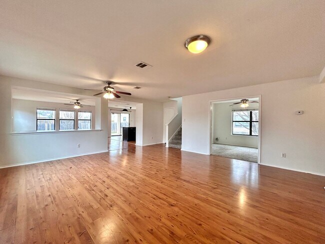 Foto del edificio - 2417 McCook Dr