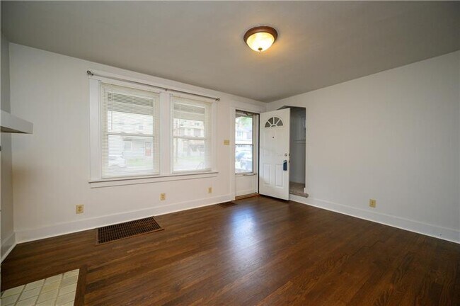 Building Photo - 723 Shade Ave