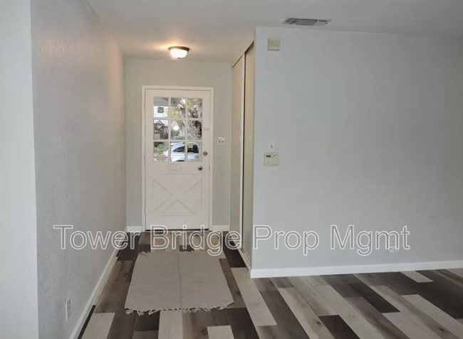 Building Photo - 10666 Van Stralen Way