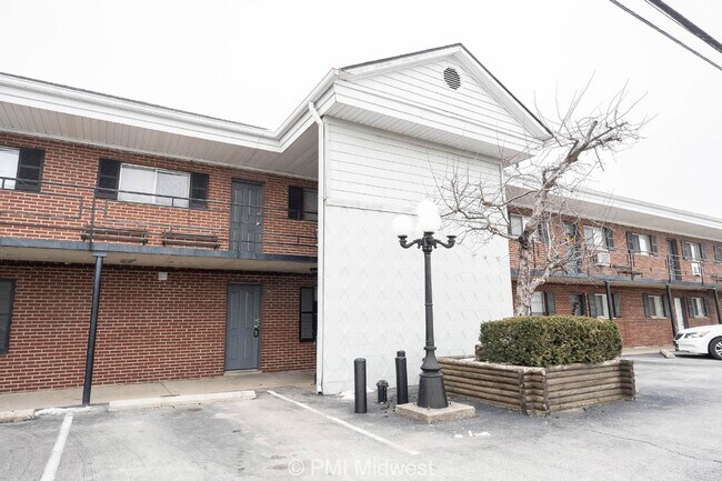 Building Photo - "Cozy 1-Bedroom Gem in Avon – Perfectly Sized at 600 Sq Ft!"