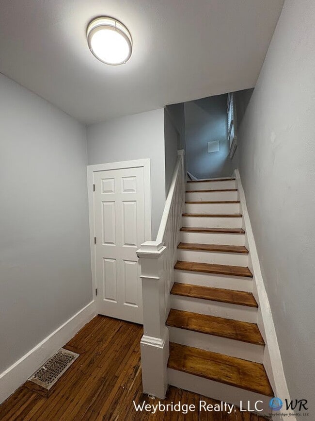 Building Photo - 923 Rogers Pl