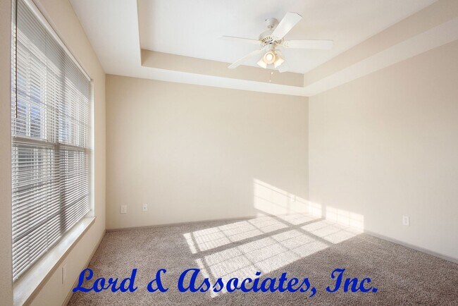 Building Photo - 318 Lois Ln