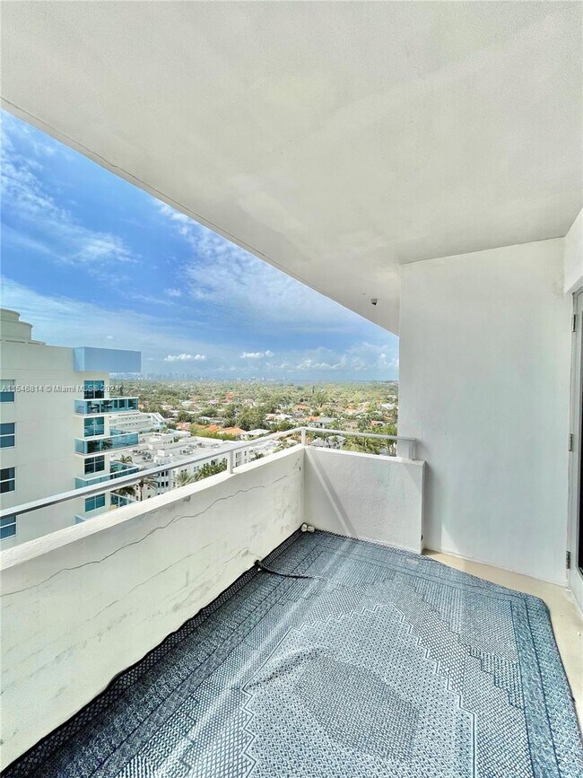 Building Photo - 9225 Collins Ave