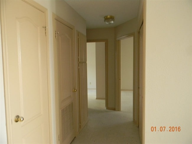 Building Photo - 409 N Mendiola Ave