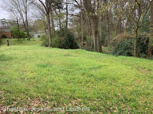 Building Photo - 400 Venita Dr