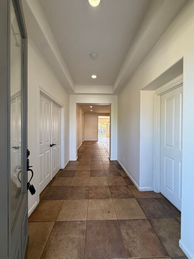 Building Photo - Centrally Located Single Story Home in Traditions