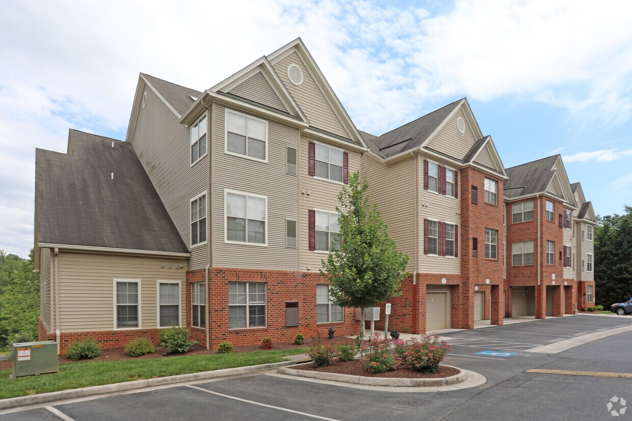Grand Vistas Apartments in Lynchburg, VA