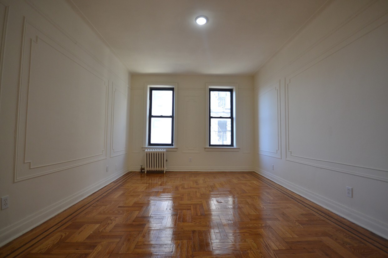 Primary Photo - 43-31 45th St