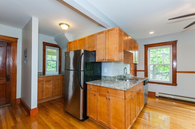 Foto del edificio - 28 Brookside Ave