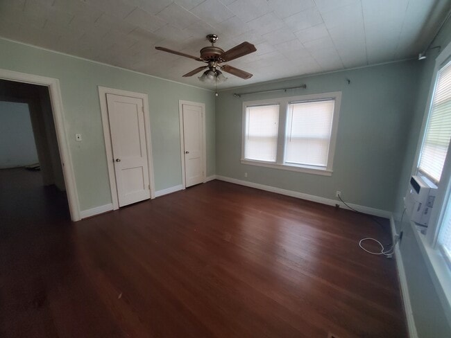 Master bedroom - 4309 Avenue N