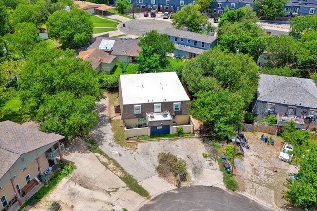 Foto del edificio - 5002 Blue Spruce Cir