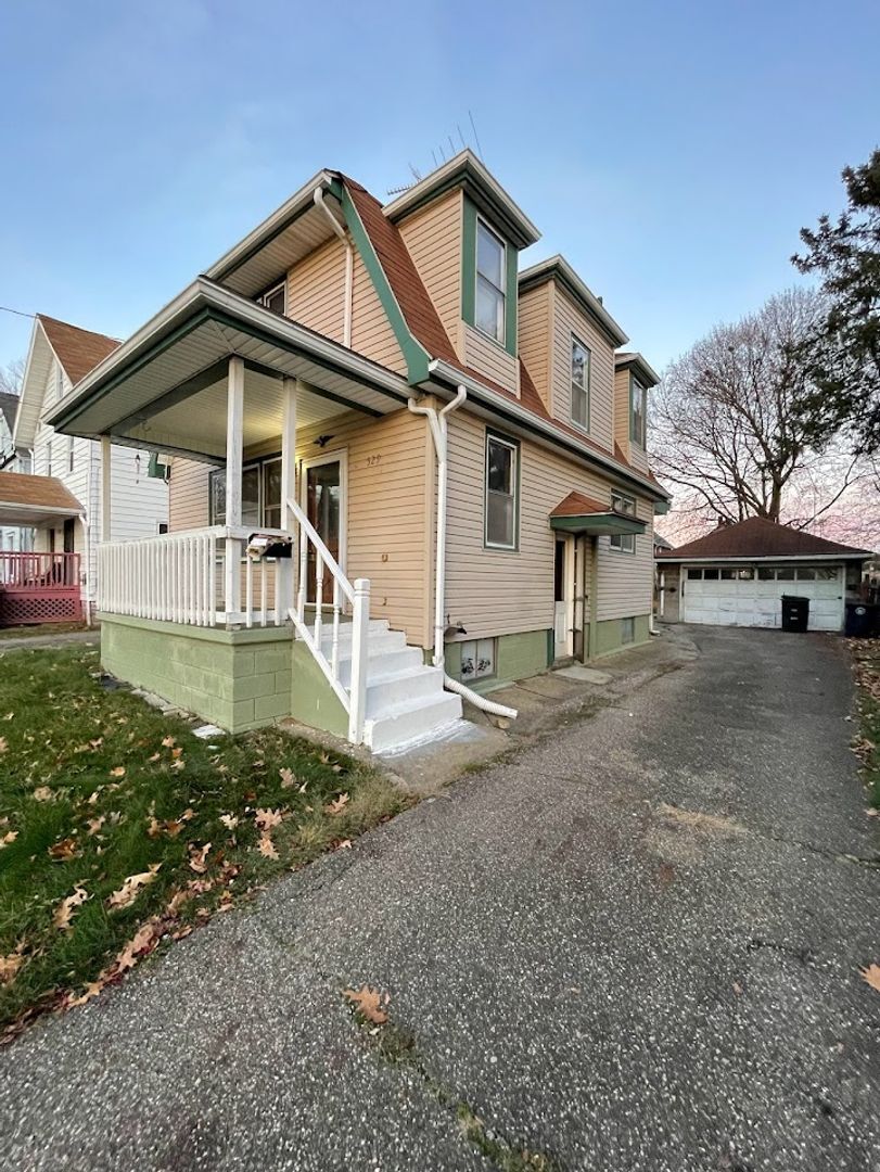 529 Gridley Ave Akron, OH 44306 – photo 1