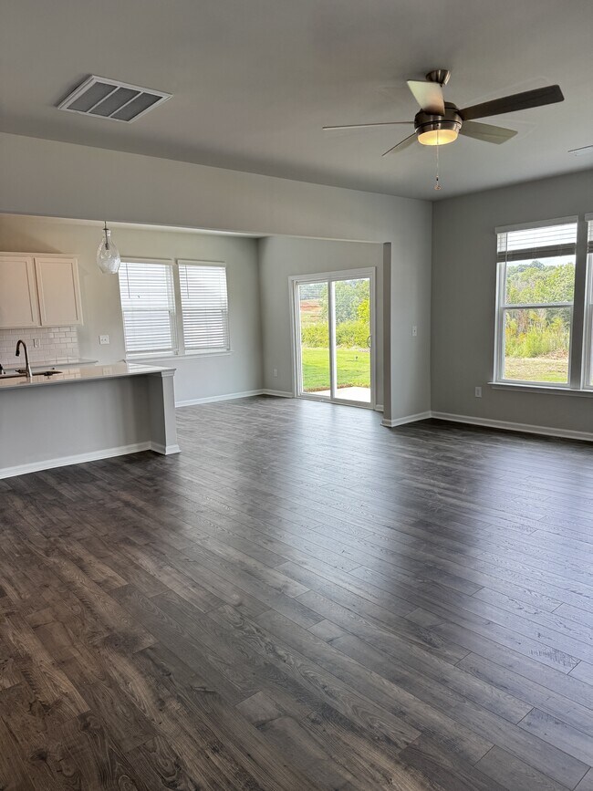 Foto del edificio - 142 Gervais Cir