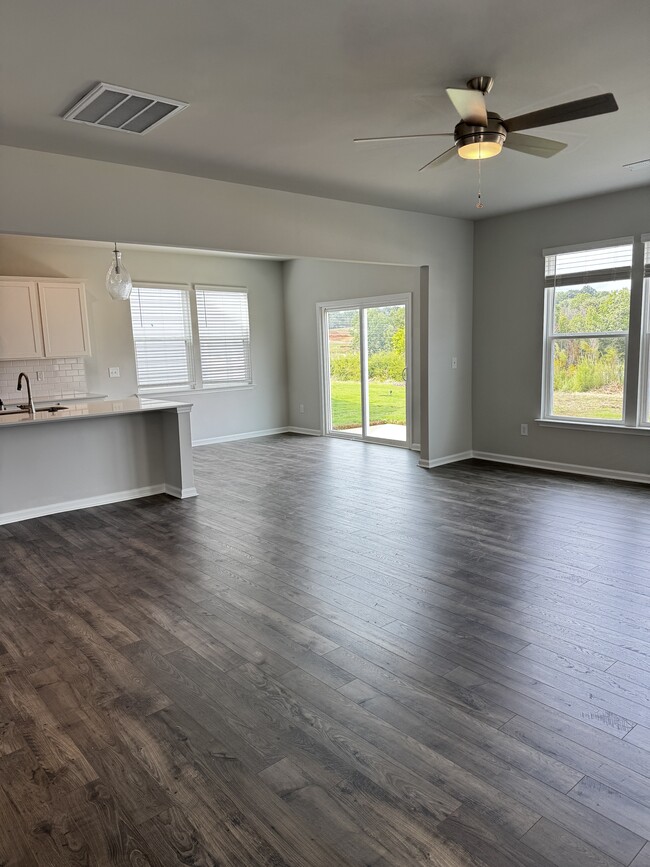 Photo - 142 Gervais Cir House