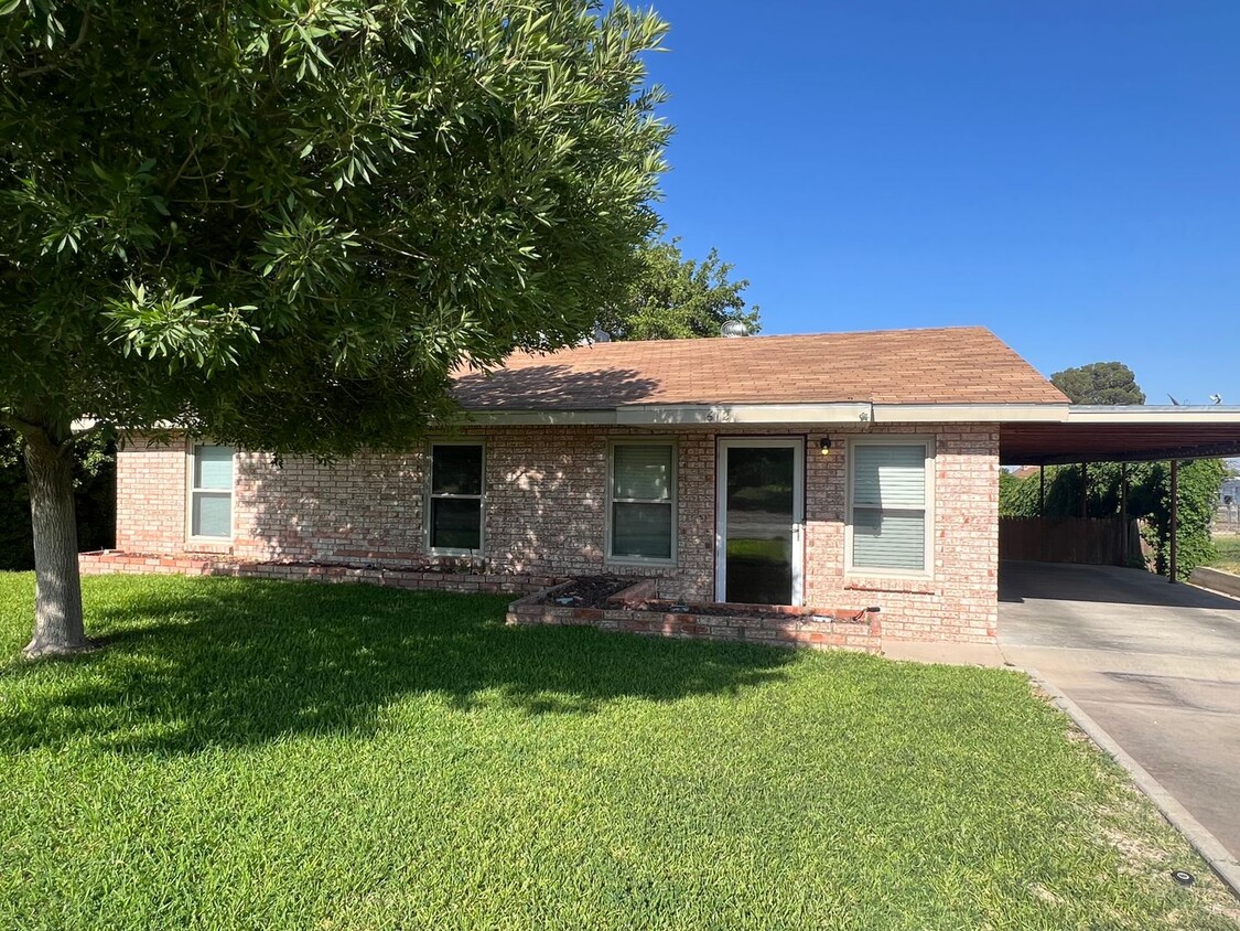 Primary Photo - Pet Friendly!!! 3 Bedroom/ 2 Bathroom, Wat...