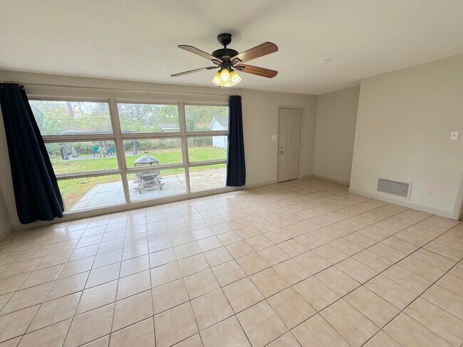 Foto del edificio - 106 Paradise Dr