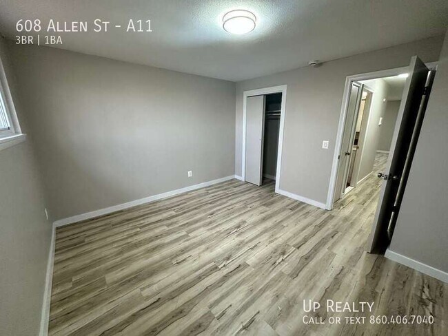 Building Photo - 608 Allen St