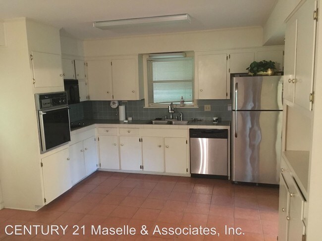 Building Photo - 3 br, 2 bath House - 1633 Meadowbrook Road
