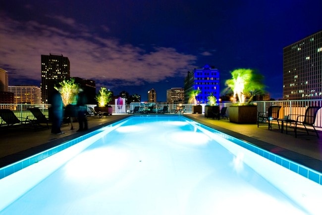 Piscina en la azotea - 1201 Canal Apartments