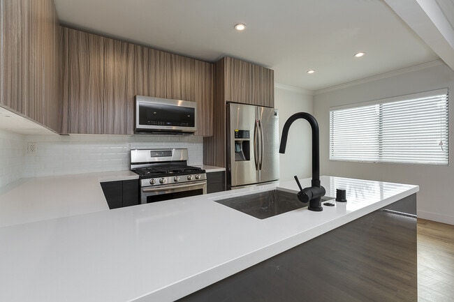 Building Photo - 4865 St Elmo Dr
