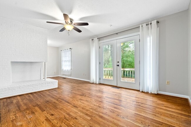 Photo - 302 Bowden Dr House