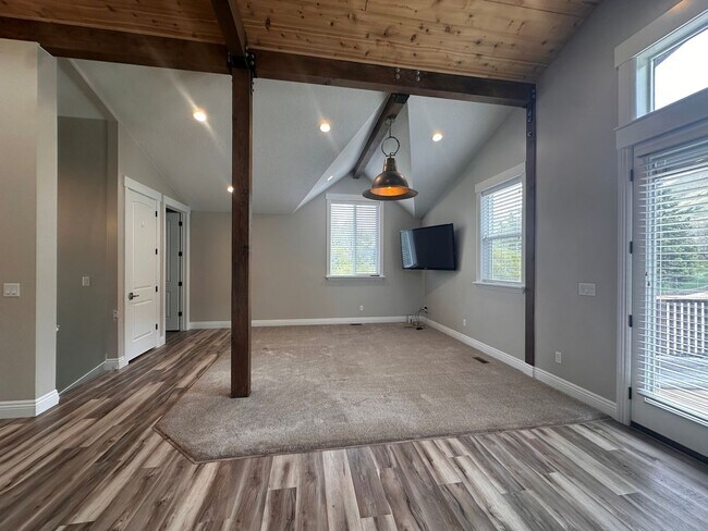 Building Photo - 1505 E 900 S